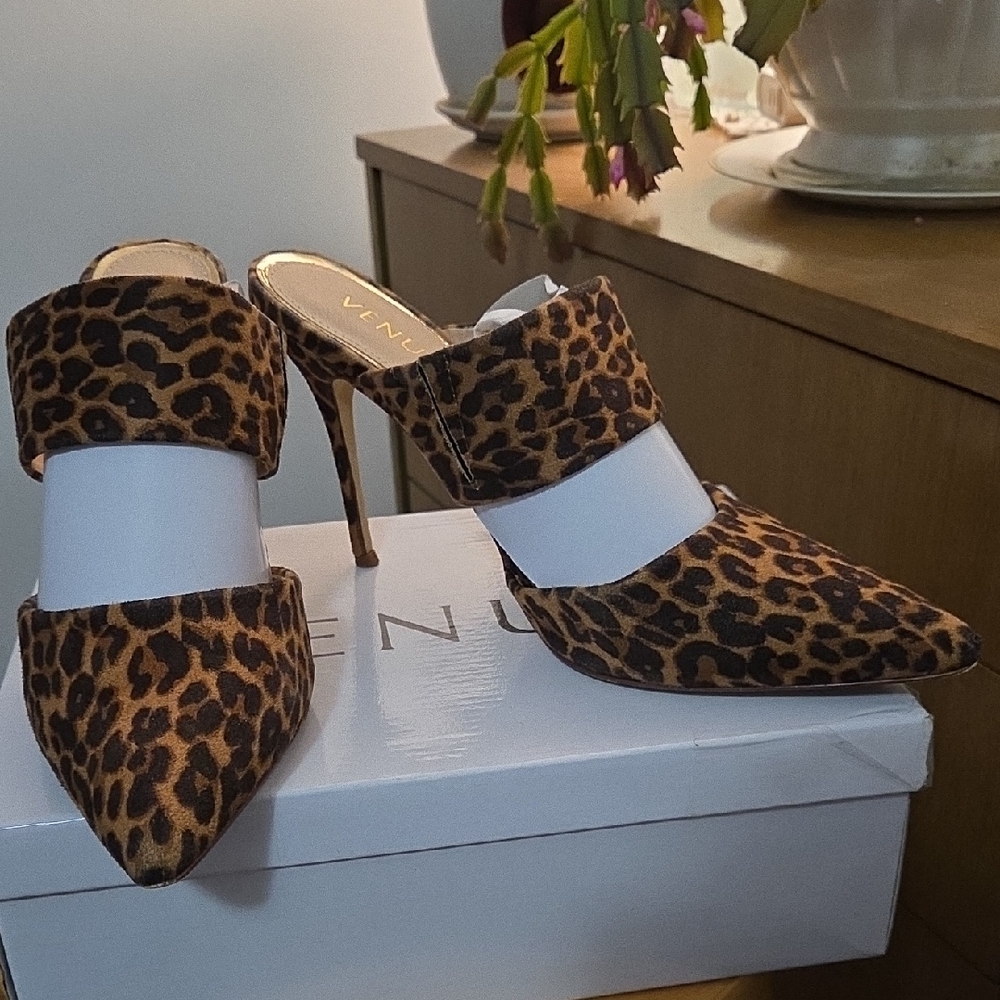 VENUS Leopard Print Heels